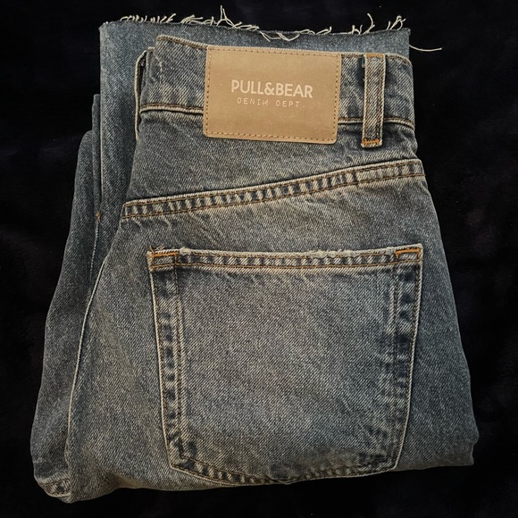 Pull&Bear 90s straight leg jean w/ rips and split hem in blue - Picture 6 of 14